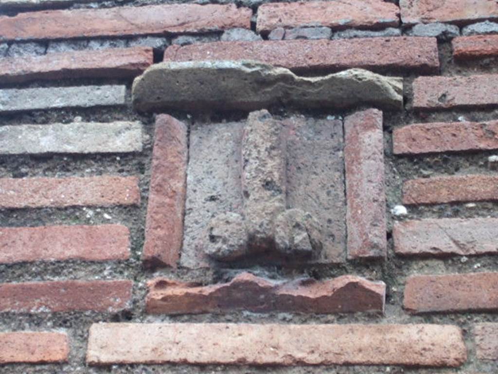 Plaque between IX.1.13 and IX.1.14. December 2005.  The tufa tablet with a red painted phallus on a blue background, under which was written - 
ubi me iuvat asido  [CIL IV 950]
See Pappalardo, U., 2001. La Descrizione di Pompei per Giuseppe Fiorelli (1875). Napoli: Massa Editore. (p.138)

