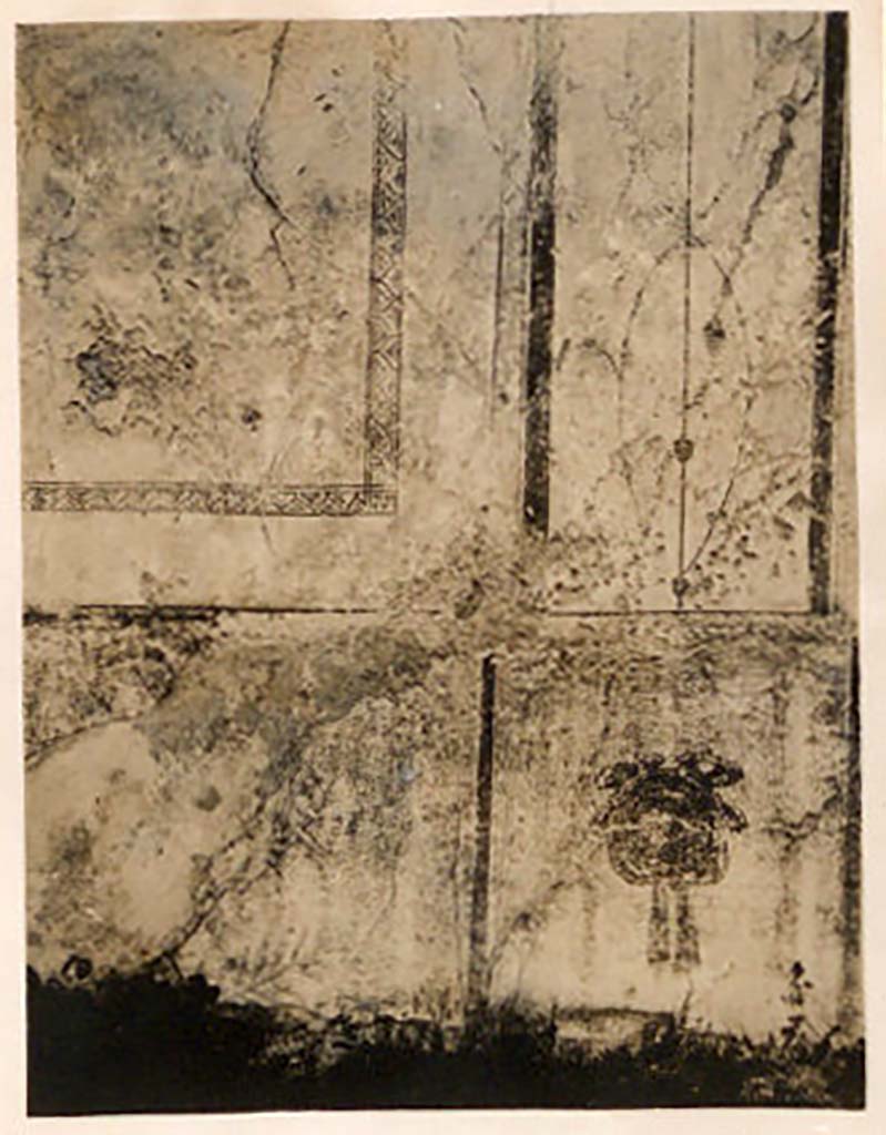IX.1.20 Pompeii. Pre-1943. Painted decoration on the north wall. Photo by Tatiana Warscher.
See Warscher, T. Codex Topographicus Pompeianus, IX.1. (1943), Swedish Institute, Rome. (no.106), p. 186.
