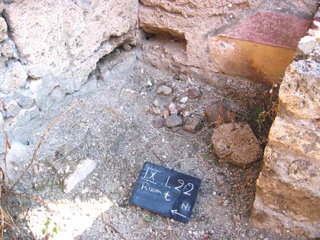 IX.1.22 Pompeii. July 2008. Latrine in north-east corner of kitchen. Photo courtesy of Barry Hobson.