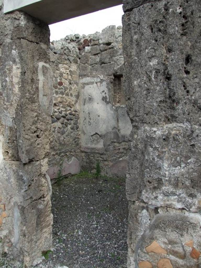 IX.1.22 Pompeii. December 2007. Doorway to room 31, cubiculum with window to Vicolo di Tesmo.