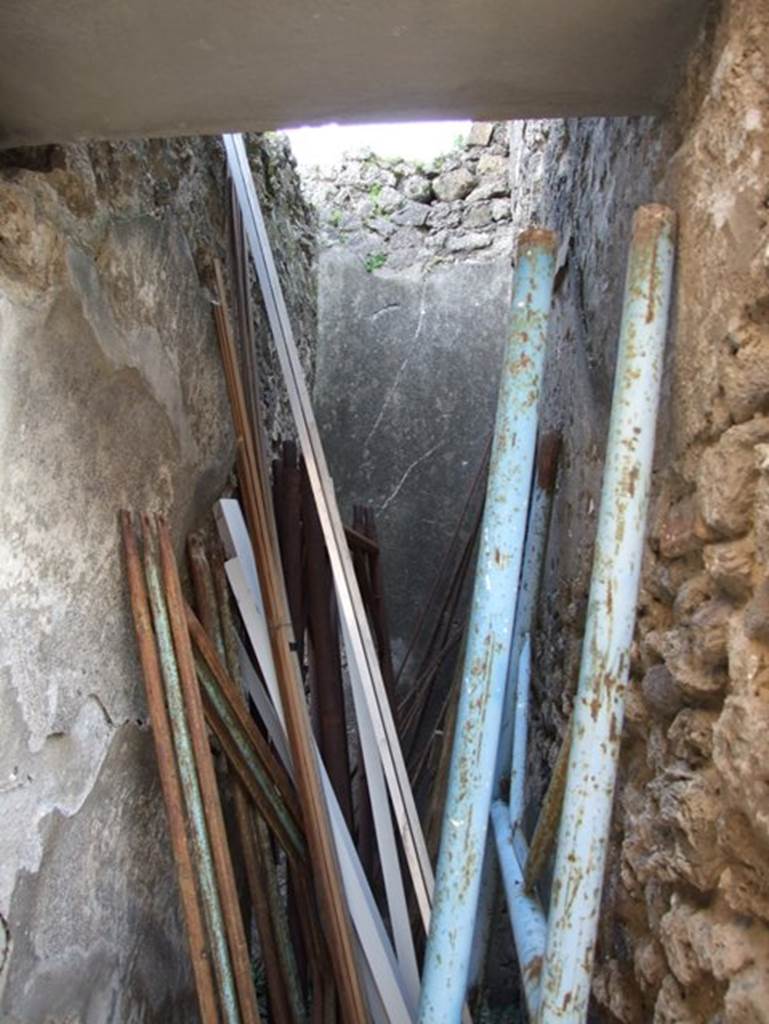 IX.2.16 Pompeii.  March 2009.  Small room or cupboard, leading to steps to upper floor in south east corner of Atrium.