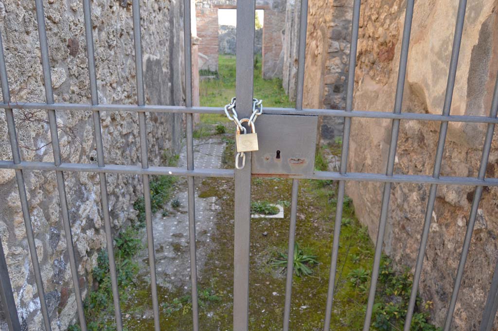 IX.2.26 Pompeii. March 2019. Looking south along entrance corridor towards the atrium. 
Foto Taylor Lauritsen, ERC Grant 681269 DÉCOR.

