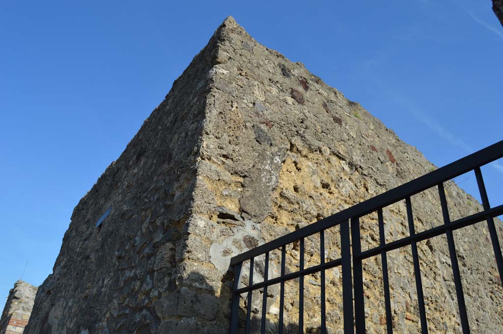 IX.2.26 Pompeii. March 2019. Looking towards upper east wall above entrance corridor/fauces.  
Foto Taylor Lauritsen, ERC Grant 681269 DÉCOR.
