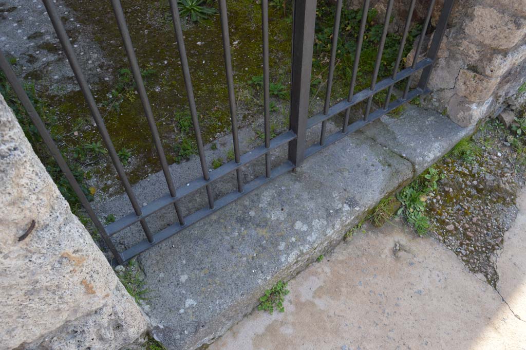 IX.2.26 Pompeii. March 2019. Looking west along threshold of entrance doorway.   
Foto Taylor Lauritsen, ERC Grant 681269 DÉCOR.
