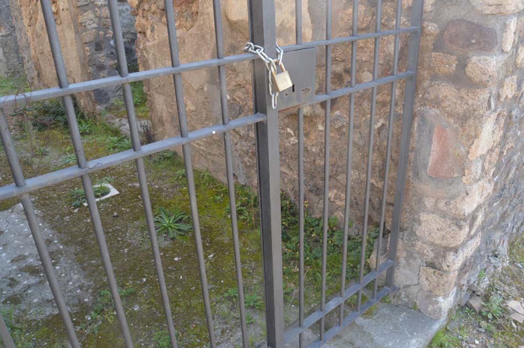 IX.2.26 Pompeii. March 2019. Looking towards west side of entrance doorway.    
Foto Taylor Lauritsen, ERC Grant 681269 DÉCOR.

