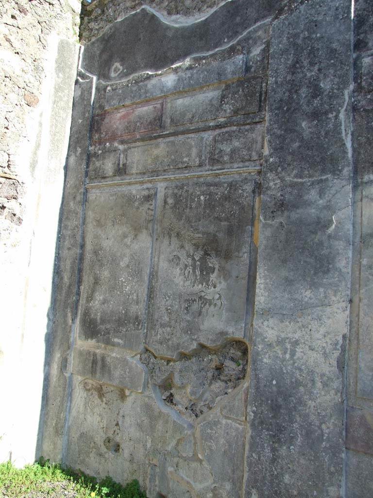 IX.3.2 Pompeii. March 2009. Garden area. South wall with stucco decoration in the first style.