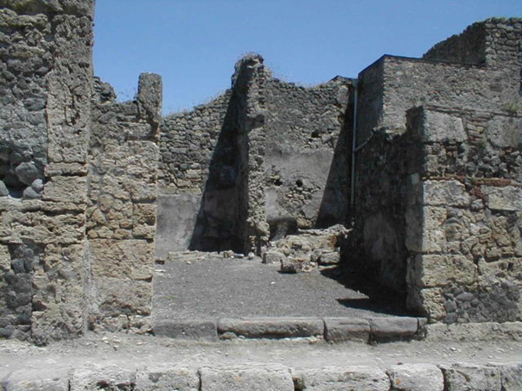 IX.3.3 Pompeii.  May 2005.  Entrance.