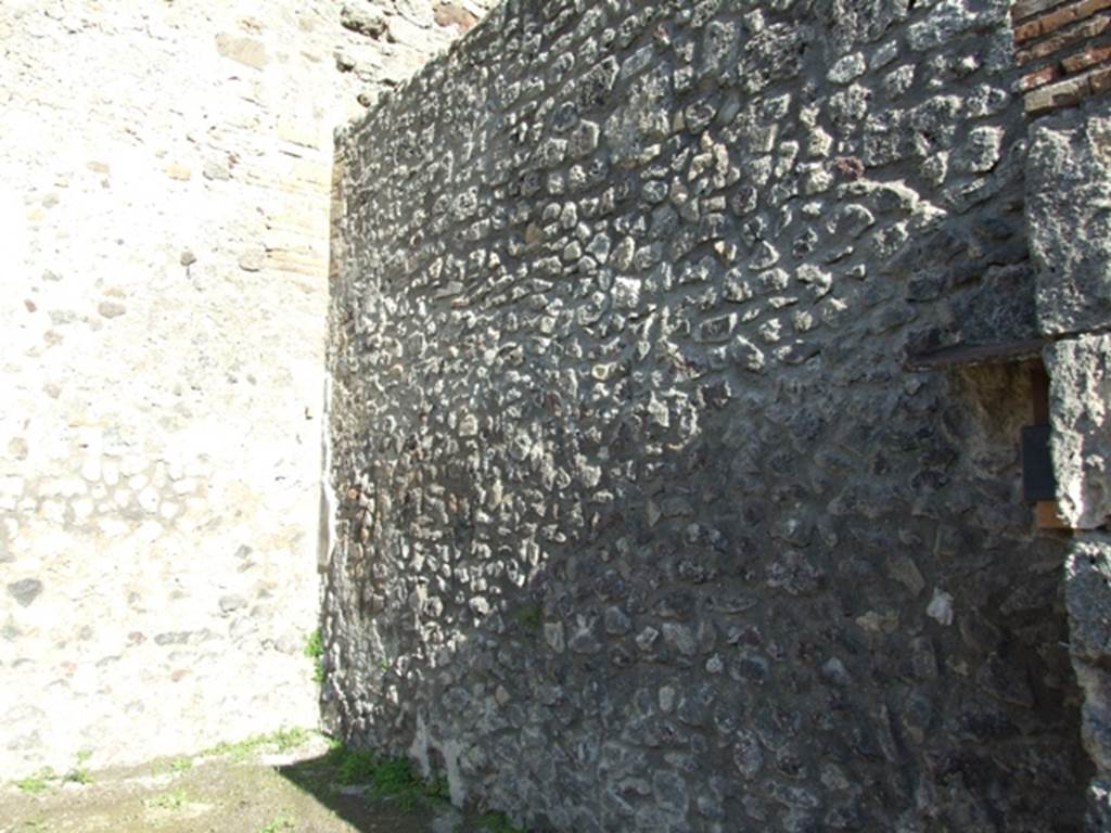 IX.3.4 Pompeii.  March 2009.  South wall.