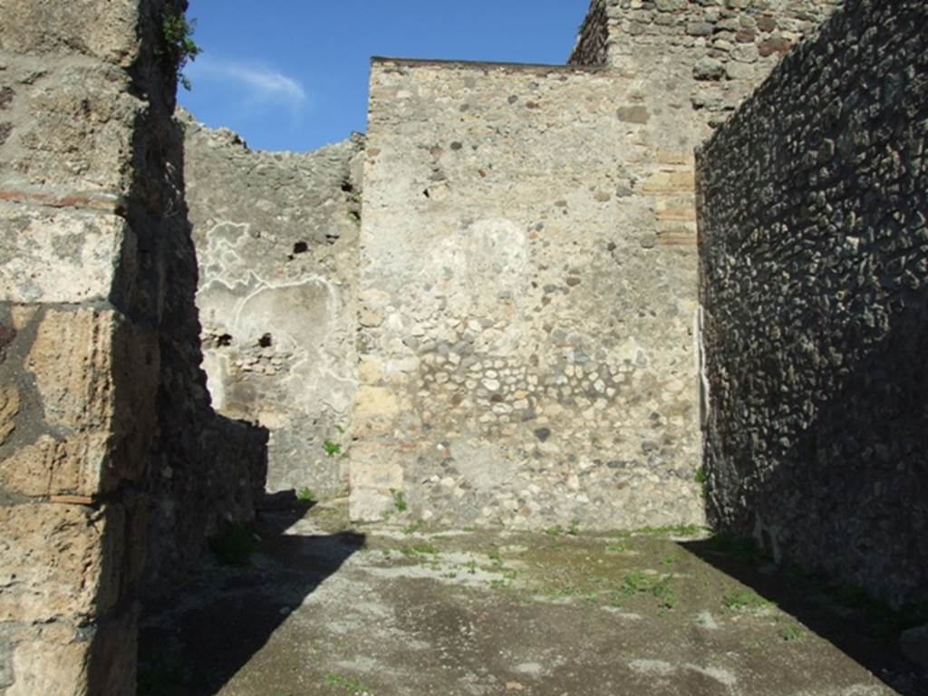 IX.3.4 Pompeii.  March 2009.  East wall.