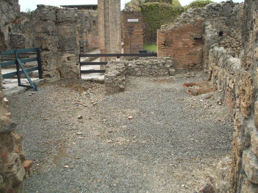 IX.3.10 and IX.3.11 Pompeii, taken from IX.3.12.  May 2005.