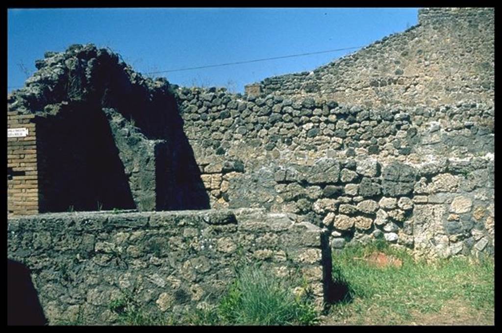 IX.3.11 Pompeii.  Counter looking north.  Photographed 1970-79 by G�nther Einhorn, picture courtesy of his son Ralf Einhorn.