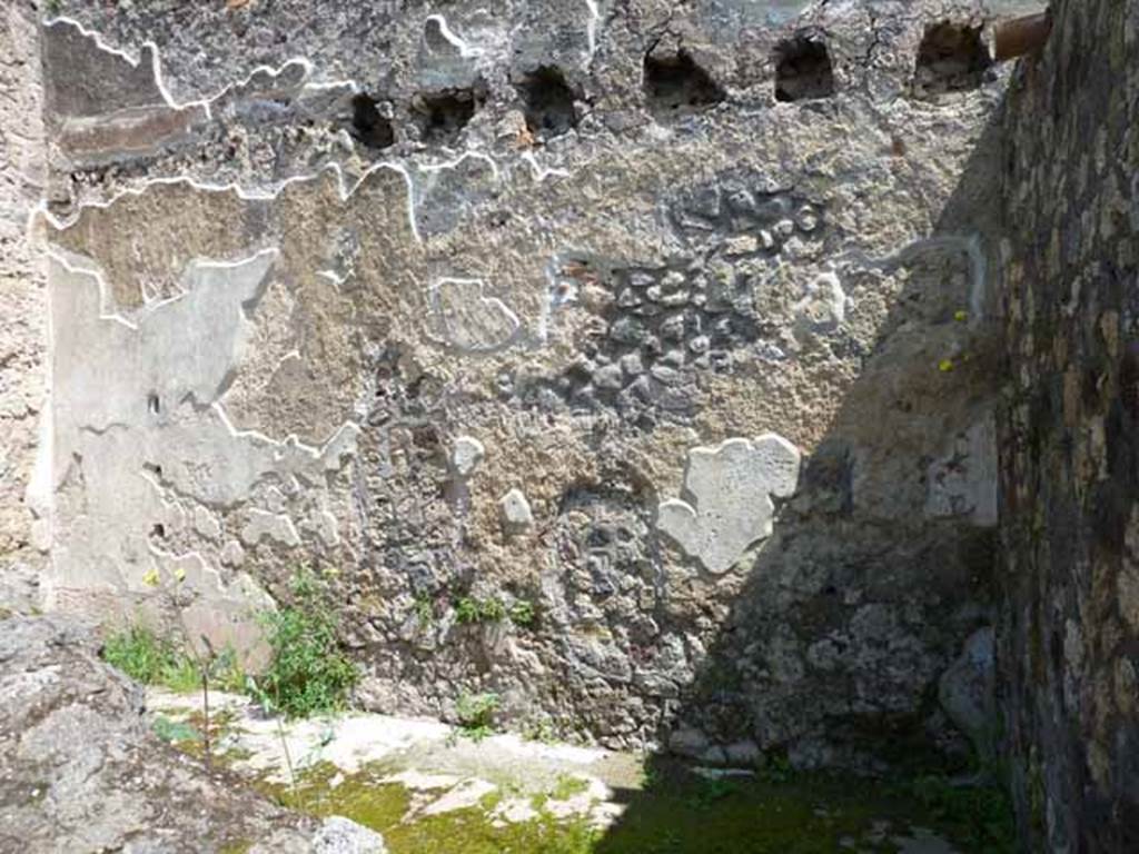 IX.3.12 Pompeii. May 2010.  East wall of room on north side of oven.