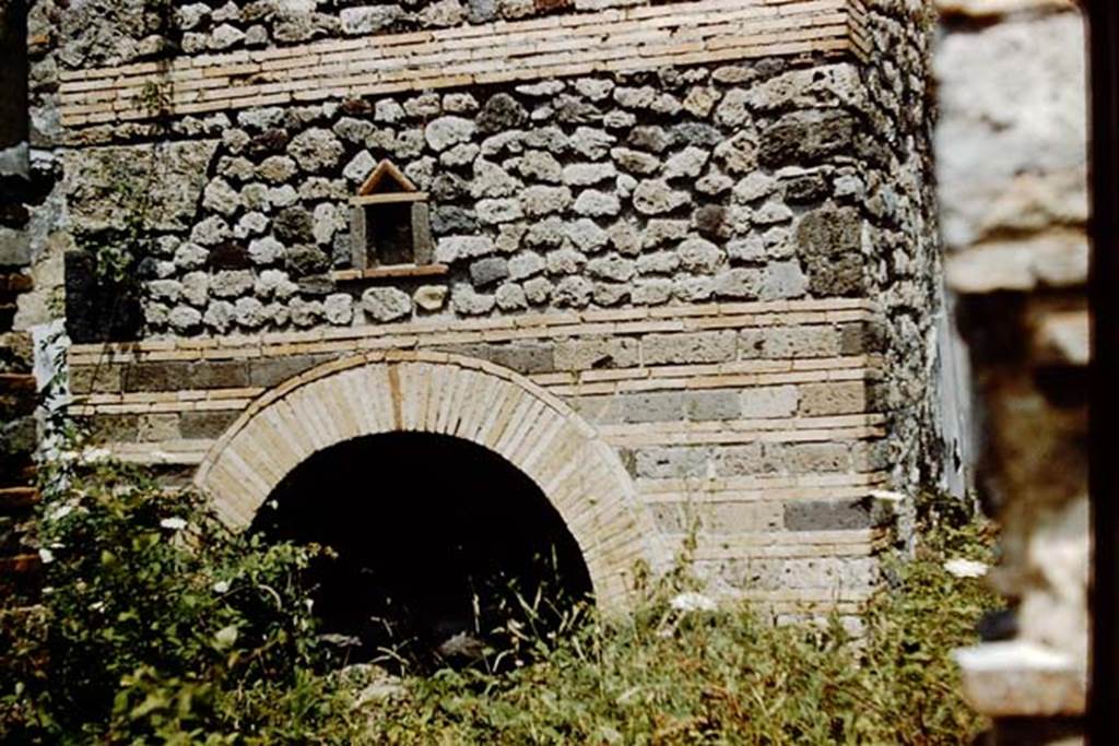 IX.3.12 Pompeii. 1959. Looking east to front of oven. Photo by Stanley A. Jashemski.
Source: The Wilhelmina and Stanley A. Jashemski archive in the University of Maryland Library, Special Collections (See collection page) and made available under the Creative Commons Attribution-Non Commercial License v.4. See Licence and use details.
J59f0112

