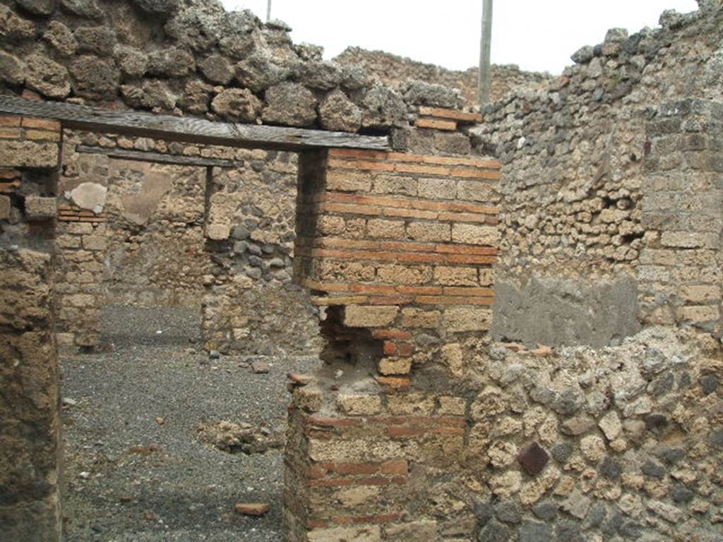 IX.3.13 Pompeii.   May 2005.  Entrance to atrium of dwelling.