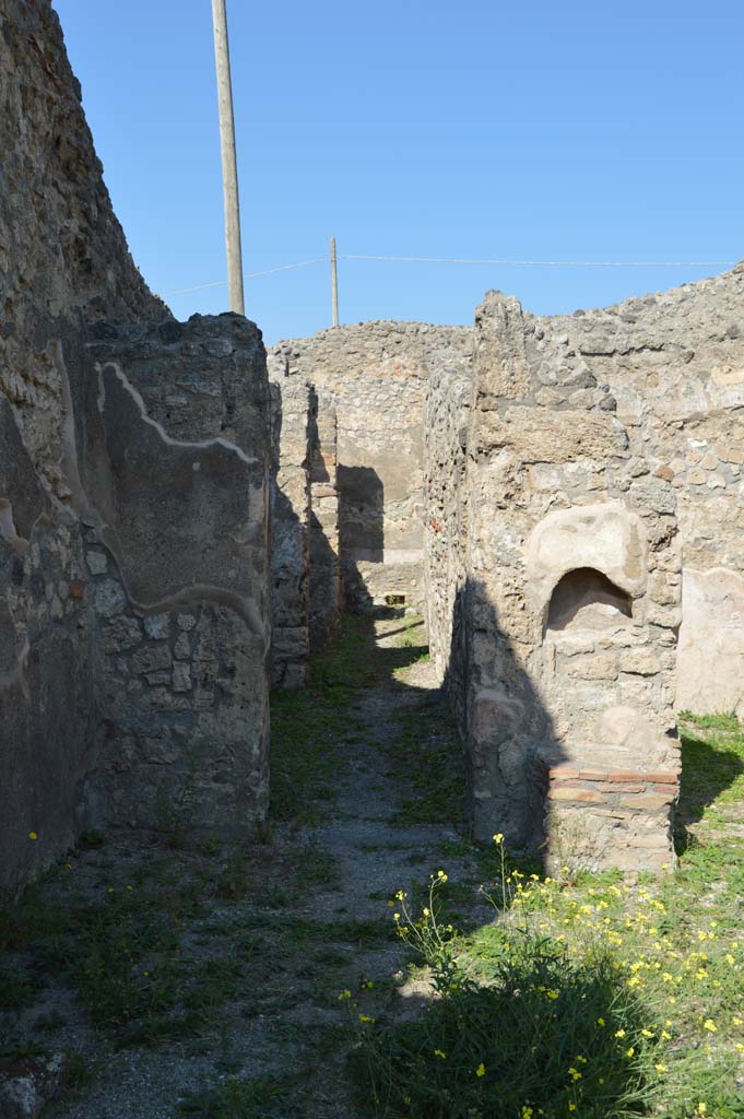 IX.3.14 Pompeii. October 2017. Looking north towards corridor in north-west corner of shop-room.
Foto Taylor Lauritsen, ERC Grant 681269 DÉCOR.

