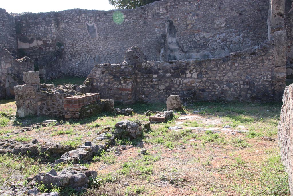 IX.3.21 Pompeii. October 2022. Looking west. Photo courtesy of Klaus Heese. 