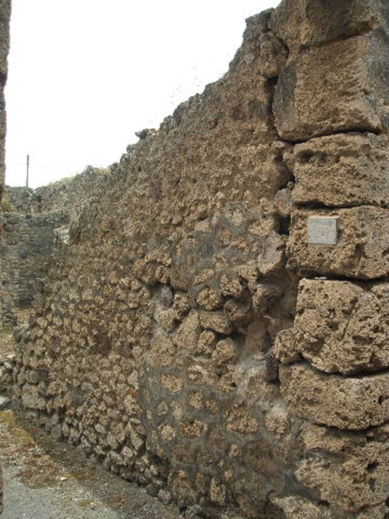 IX.3.23 Pompeii. September 2004. West side of entrance corridor.