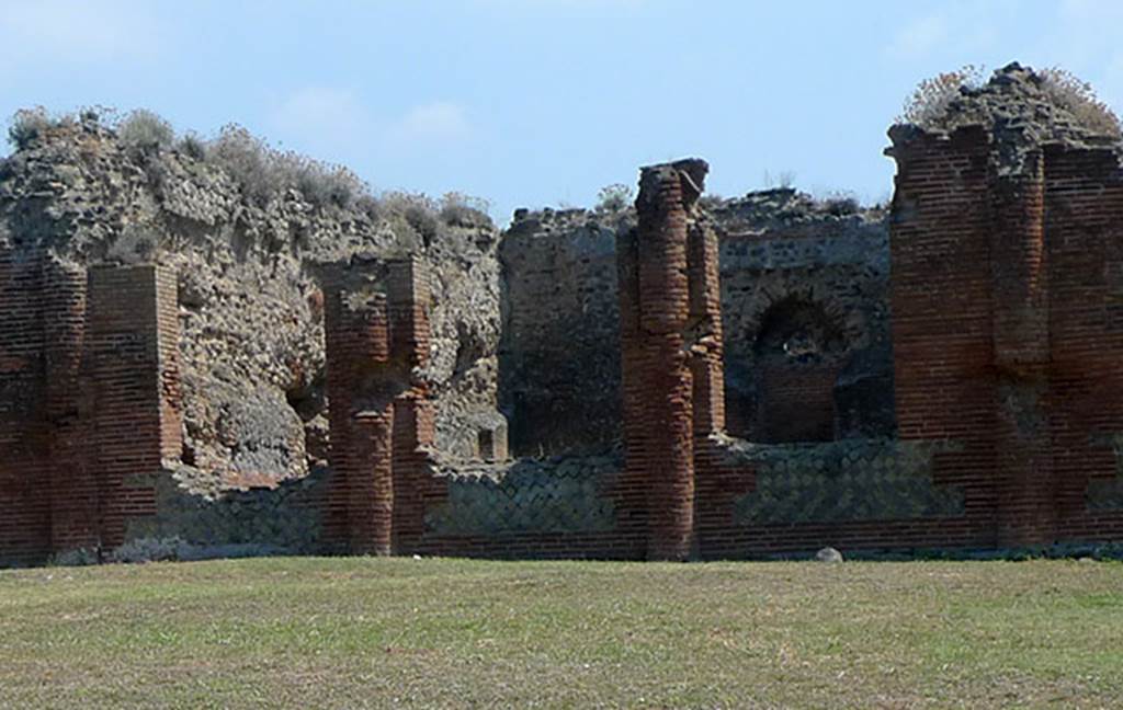 IX.4.18 Pompeii. September 2011. Apodyterium or Frigidarium “p” on east side of baths palaestra “d”. Detail from photo courtesy of Michael Binns.