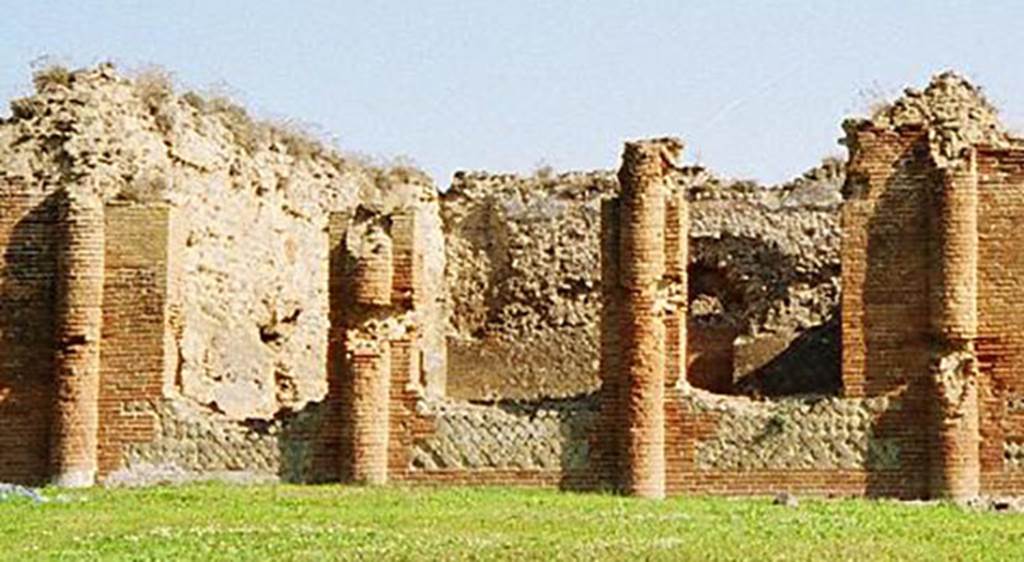 IX.4.18 Pompeii. October 2009. Apodyterium or frigidarium “p”. Looking east from entrance across palaestra “d”.  Photo courtesy of Rick Bauer.