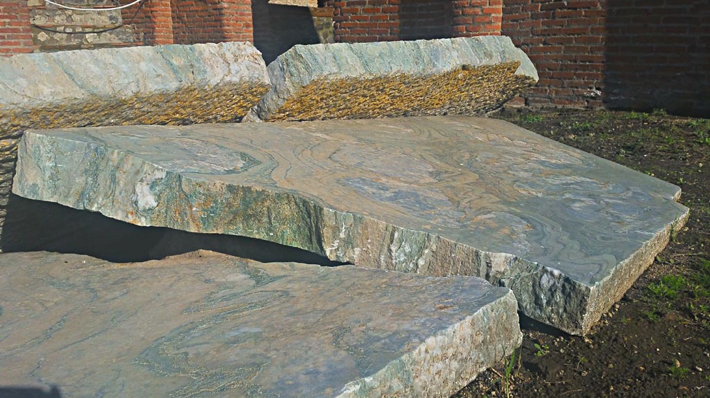 IX.4.18 Pompeii. December 2019. Looking north towards detail of marble.  Photo courtesy of Giuseppe Ciaramella.

