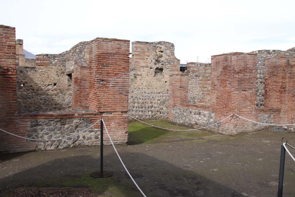 IX.4.18 Pompeii. October 2020. Looking towards rooms “k”, “L” and “m” on the north side. Photo courtesy of Klaus Heese.