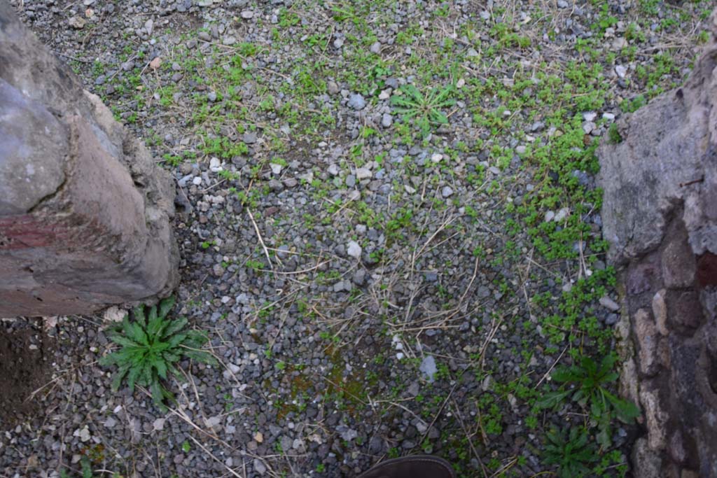 IX.5.2 Pompeii. March 2017. Room �n�, threshold of doorway into corridor �m�.
Foto Christian Beck, ERC Grant 681269 D�COR.

