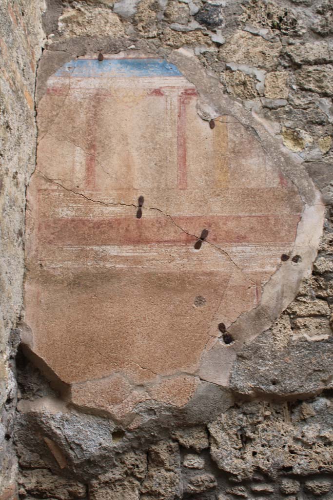 IX.5.2 Pompeii. May 2019. Room �n�, detail of remaining painted plaster at west end of north wall.  
Foto Christian Beck, ERC Grant 681269 D�COR.

