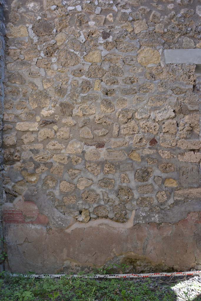 IX.5.2 Pompeii. May 2017. Room �n�, detail from east wall. 
Foto Christian Beck, ERC Grant 681269 D�COR.
