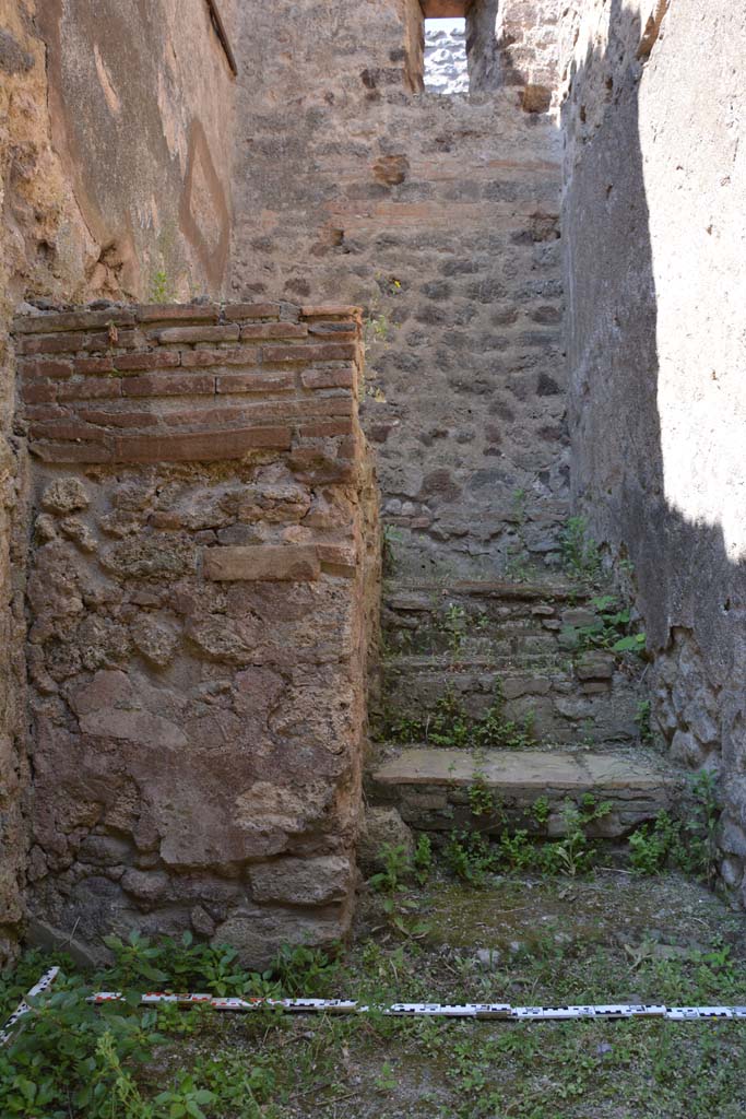 IX.5.2 Pompeii. May 2017. Room �z�, steps to upper floor and west wall.
Foto Christian Beck, ERC Grant 681269 D�COR.
