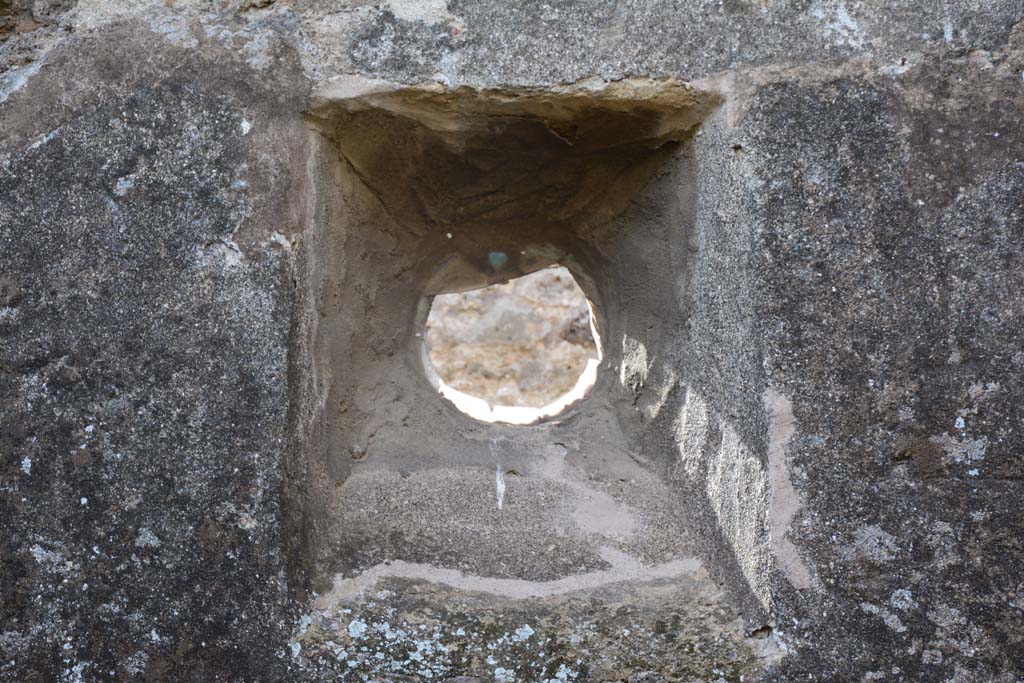 IX.5.2 Pompeii. March 2017. Room (q), circular window in a splayed rectangular space.
Foto Christian Beck, ERC Grant 681269 D�COR.
