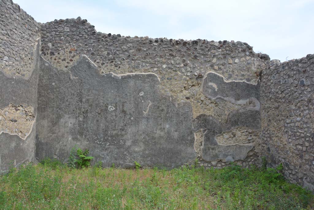 IX.5.2 Pompeii. May 2017. Room �v�, looking towards south wall.
Foto Christian Beck, ERC Grant 681269 D�COR.
