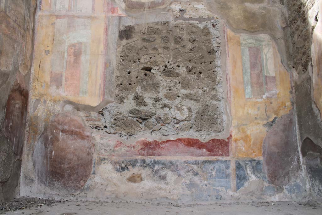 IX.5.2 Pompeii. May 2019. Room �u�, middle and lower north wall.
Foto Christian Beck, ERC Grant 681269 D�COR.

