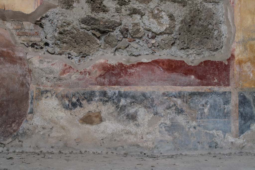 IX.5.2 Pompeii. May 2019. Room �u�, detail of zoccolo in centre of north wall.
Foto Christian Beck, ERC Grant 681269 D�COR.

