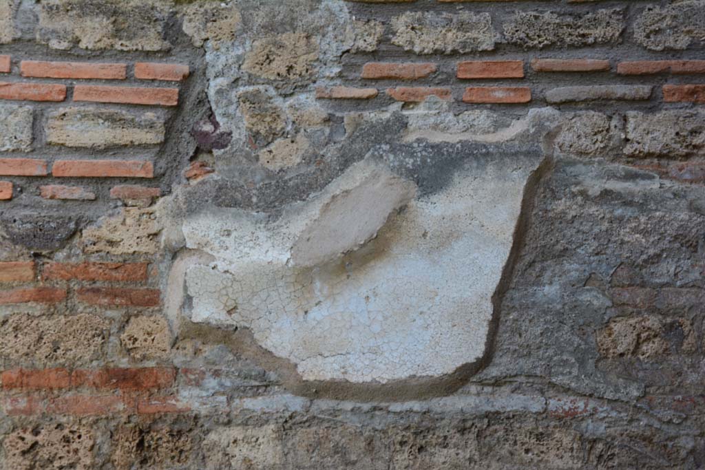 IX.5.2 Pompeii. March 2017. Room �e�, detail of remaining plaster from east end of north wall.
Foto Christian Beck, ERC Grant 681269 D�COR.
