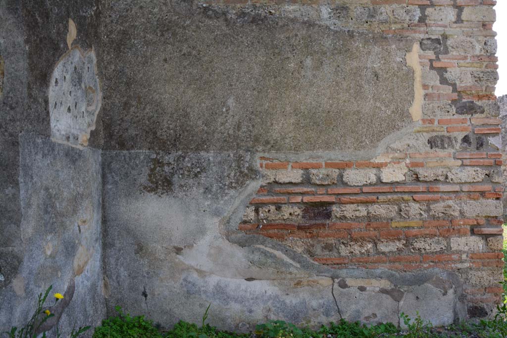 IX.5.2 Pompeii. March 2017. Room �e�, lower south-east corner and south wall.
Foto Christian Beck, ERC Grant 681269 D�COR.
