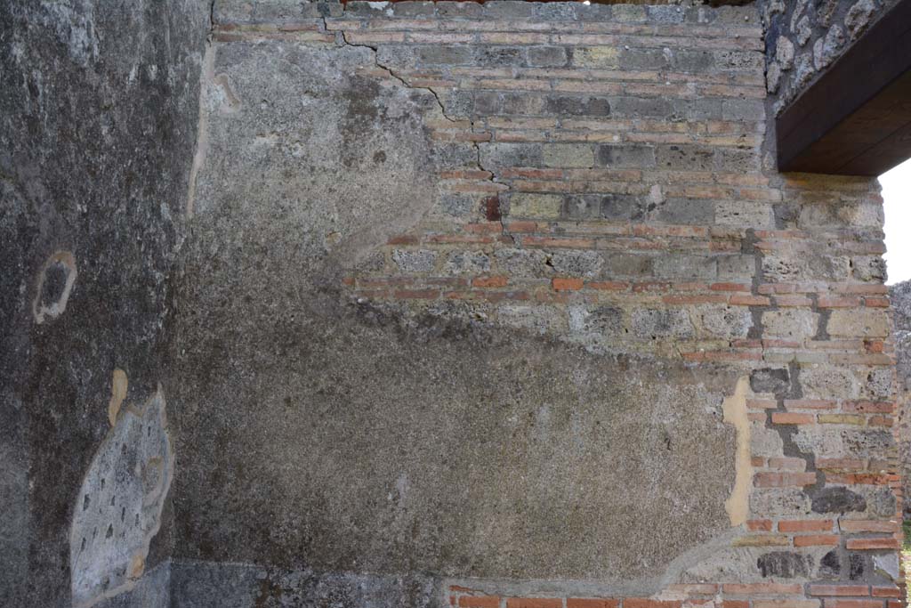 IX.5.2 Pompeii. March 2017. Room �e�, upper south-east corner and south wall.
Foto Christian Beck, ERC Grant 681269 D�COR.
