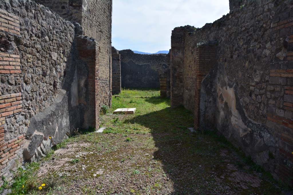 IX.5.2 Pompeii. March 2017. Room �k�, looking south across tablinum, into room �L� on south side (double tablinum).
Foto Christian Beck, ERC Grant 681269 D�COR.

