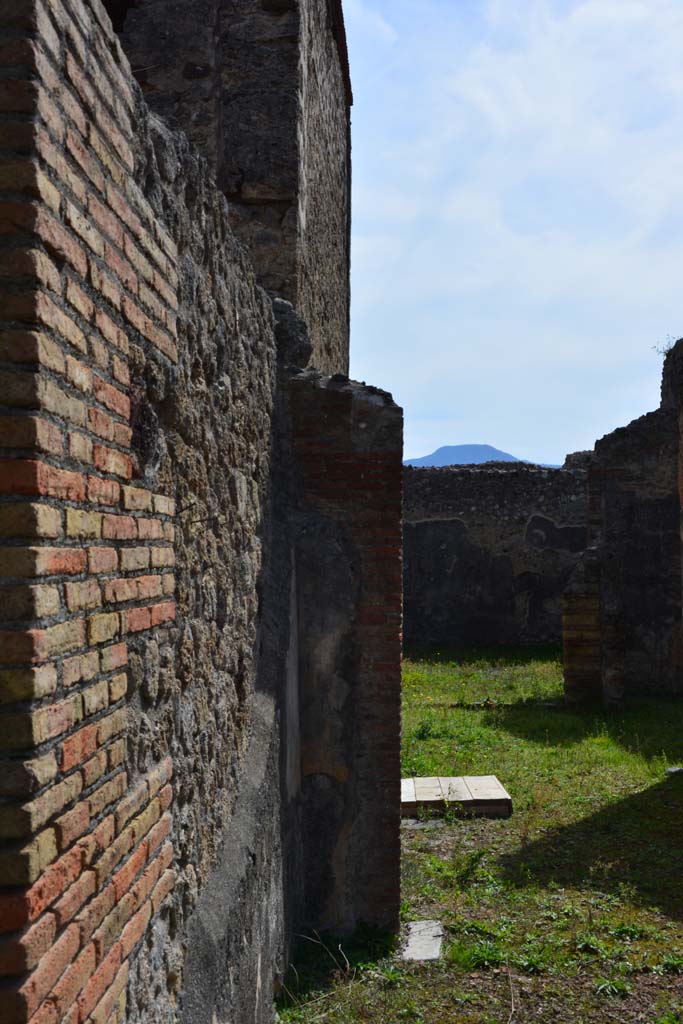 IX.5.2 Pompeii. March 2017. Room �k�, looking south along east wall.
Foto Christian Beck, ERC Grant 681269 D�COR.
