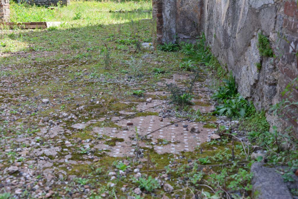 IX.5.2 Pompeii. March 2017. Room �k�, looking south across flooring on west side.
Foto Christian Beck, ERC Grant 681269 D�COR.
