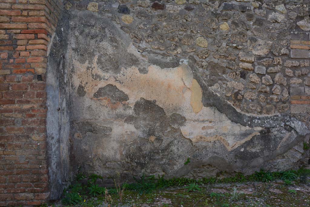 IX.5.2 Pompeii. March 2017. Room �k�, west wall at south end, with small separating wall to room �L�, on left.
Foto Christian Beck, ERC Grant 681269 D�COR.
