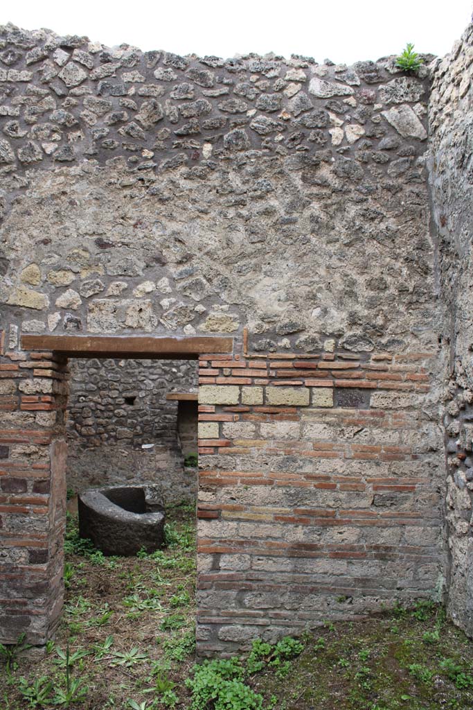 IX.5.4 Pompeii. March 2019. Room c, south wall in south-west corner.
Foto Christian Beck, ERC Grant 681269 D�COR.

