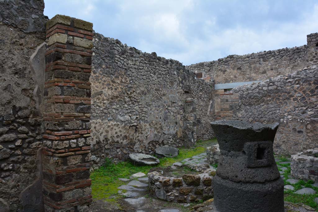 IX.5.4 Pompeii. March 2017. Room c, looking north-west across room b.
Foto Christian Beck, ERC Grant 681269 D�COR.
