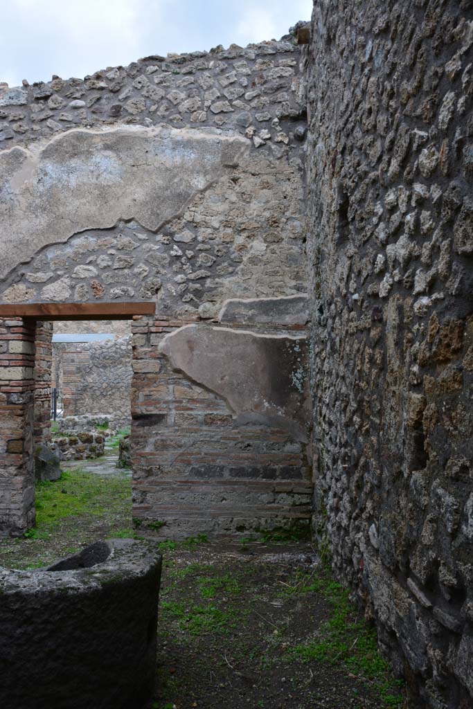 IX.5.4 Pompeii. March 2017. Room d, north wall in north-east corner.
Foto Christian Beck, ERC Grant 681269 D�COR.
