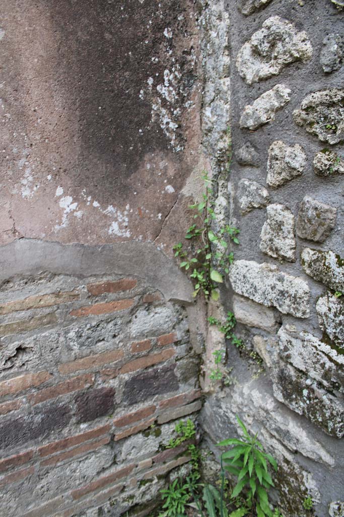IX.5.4 Pompeii. March 2019. Room d, lower north-east corner.
Foto Christian Beck, ERC Grant 681269 D�COR.

