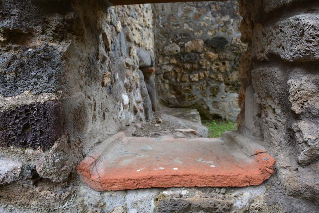IX.5.4 Pompeii. March 2017. Room d, looking south through recess into room f and oven. 
Foto Christian Beck, ERC Grant 681269 D�COR.
