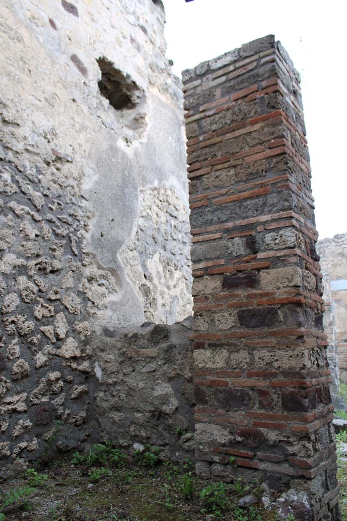 IX.5.4 Pompeii. March 2019. Room e, north wall in north-west corner.
Foto Christian Beck, ERC Grant 681269 D�COR.
