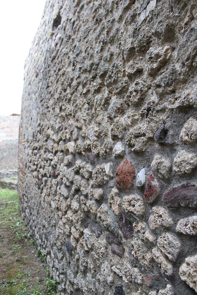 IX.5.4 Pompeii. March 2019. Room e, looking north along east wall.
Foto Christian Beck, ERC Grant 681269 D�COR.


