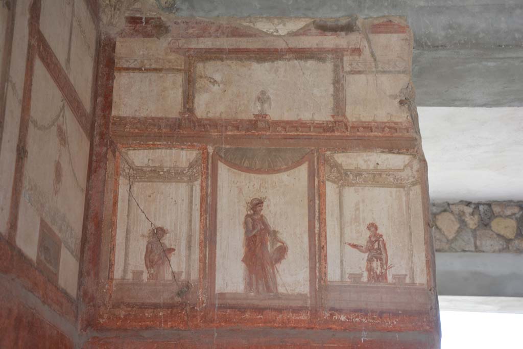 IX.5.6 Pompeii. May 2017. Room i, painted figures from upper south wall at east end.        
Foto Christian Beck, ERC Grant 681269 D�COR.
