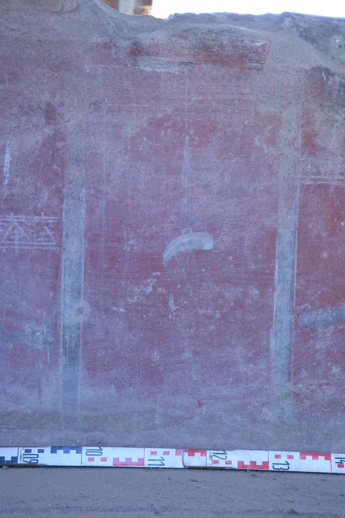 IX.5.6 Pompeii. May 2017. Room i, zoccolo from south wall below window.          
Foto Christian Beck, ERC Grant 681269 D�COR.
