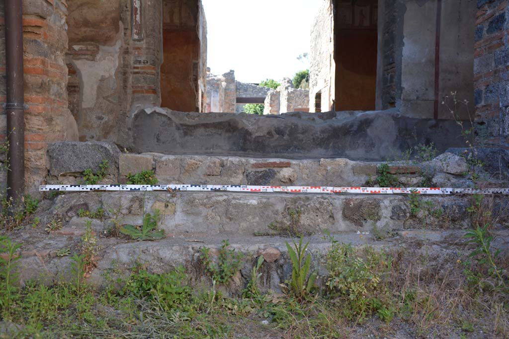 IX.5.6 Pompeii. May 2017. Room n, steps leading north up to room l (L). 
Foto Christian Beck, ERC Grant 681269 D�COR.

